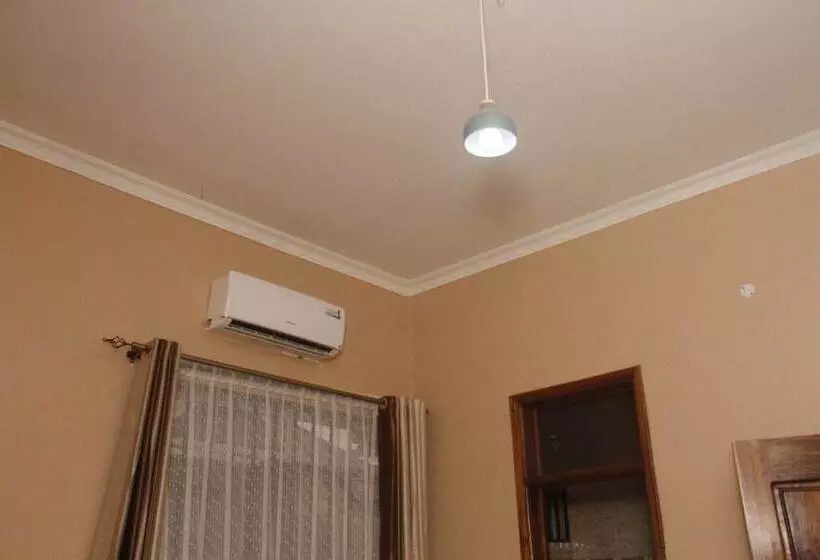 Briston Hotel   Serengeti