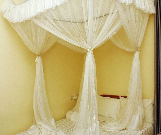 Briston Hotel   Serengeti