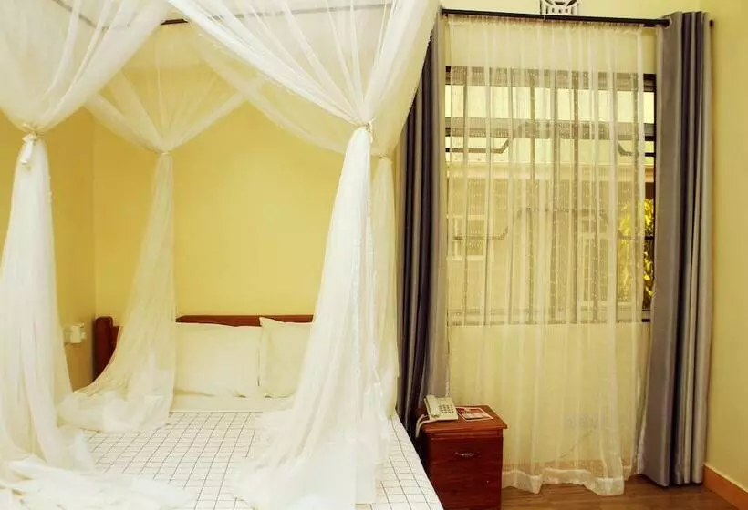 Briston Hotel   Serengeti