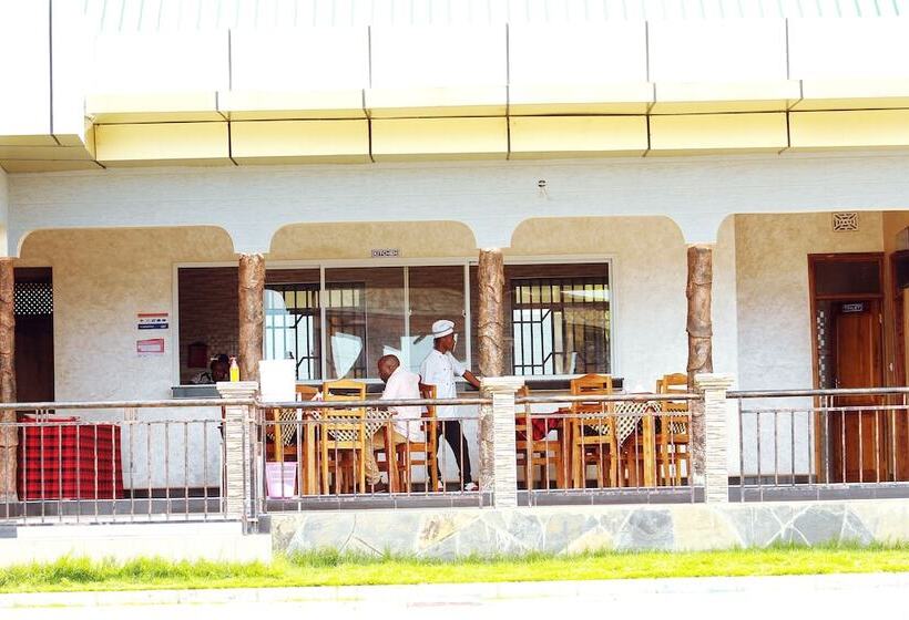 Briston Hotel   Serengeti