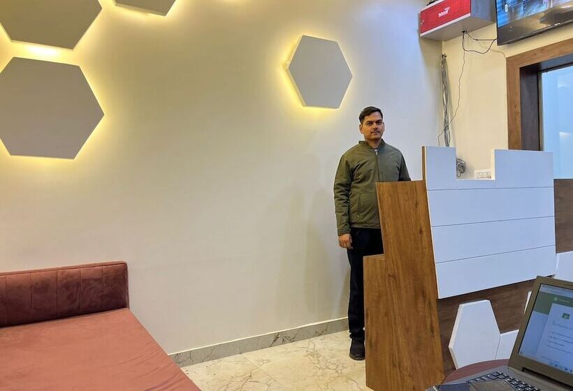 פנסיון Govardhan Inn