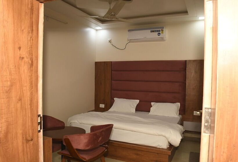 פנסיון Govardhan Inn