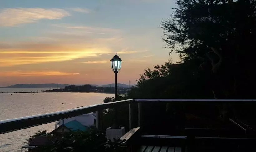 هاستل The Sea View Banchang