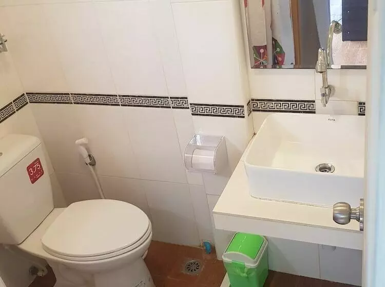 هاستل The Sea View Banchang