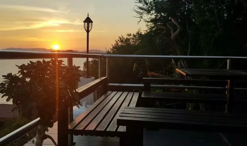 هاستل The Sea View Banchang