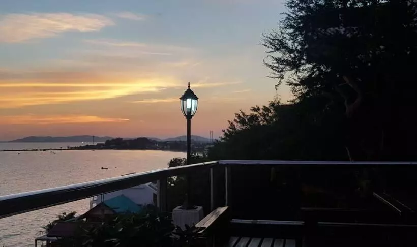 هاستل The Sea View Banchang