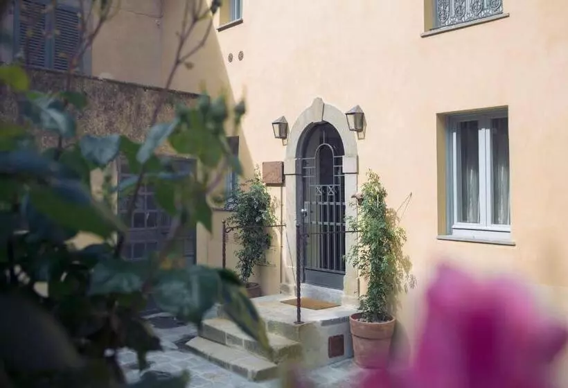 ベッドアンドブレックファースト Camere Di Via Montebello