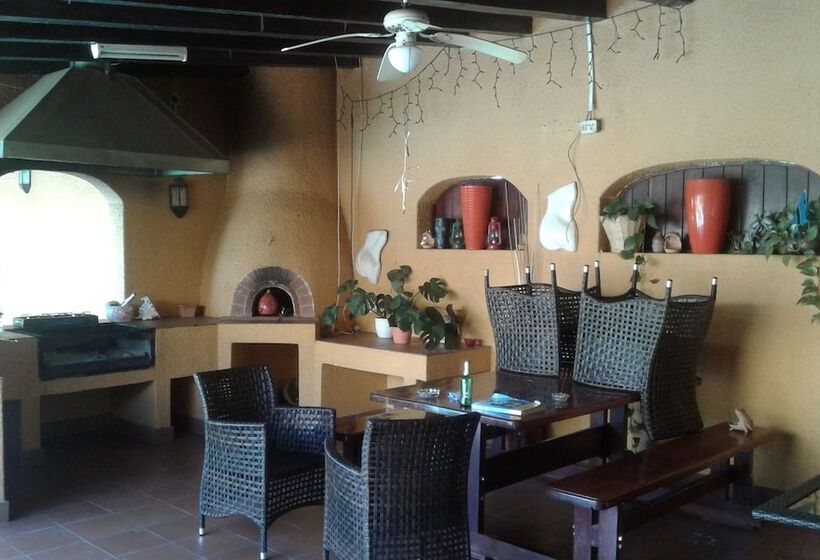 تختخواب و صبحانه Inca Rose Guest House