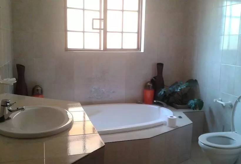 تختخواب و صبحانه Inca Rose Guest House