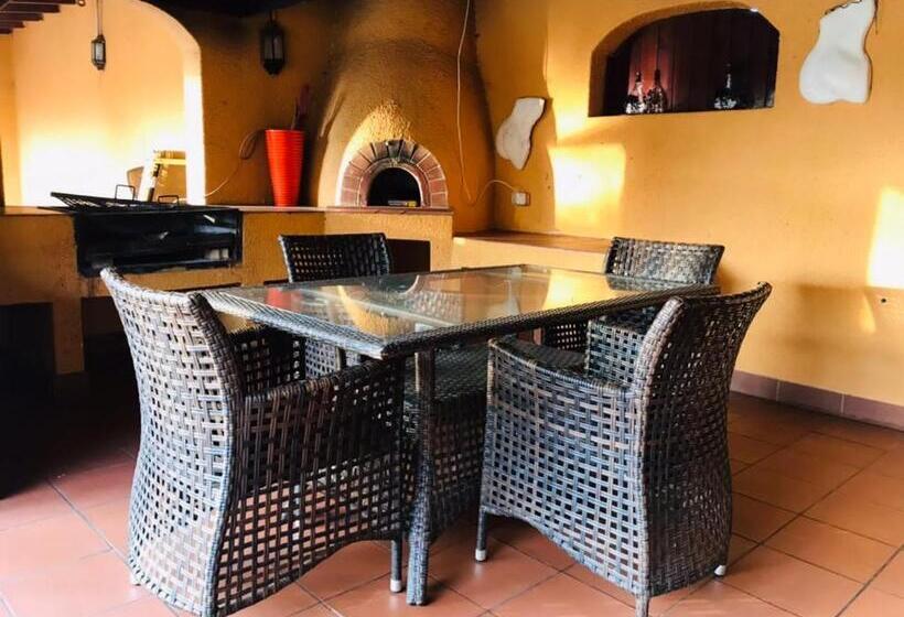 تختخواب و صبحانه Inca Rose Guest House