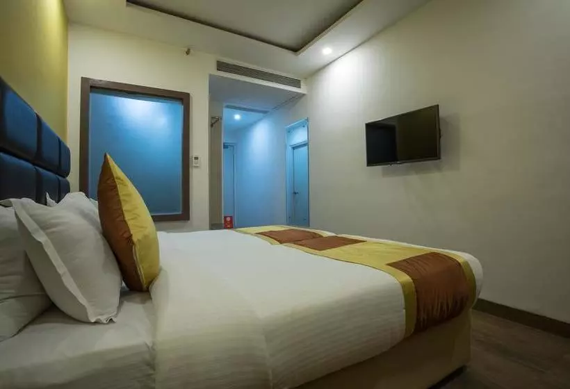 هتل Cosmopolitan  Indore