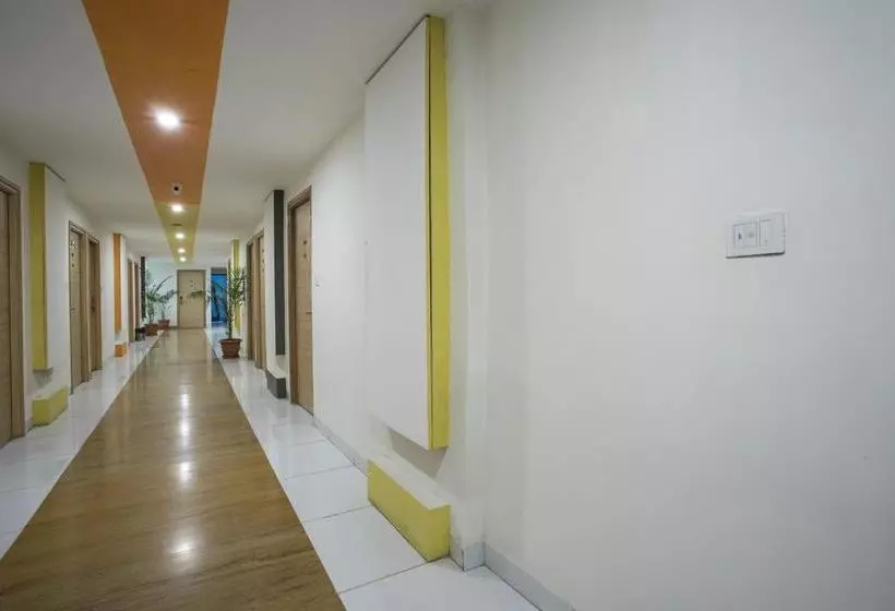 هتل Cosmopolitan  Indore