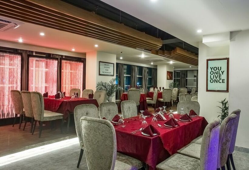 Szálloda Noorjahan Grand