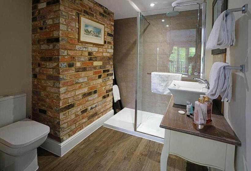 בית מלון כפרי The Greyhound Inn