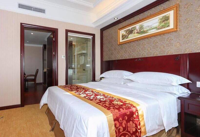 Vienna International Hotel Shanghai Pudong Xinchang Old Town Subway Station