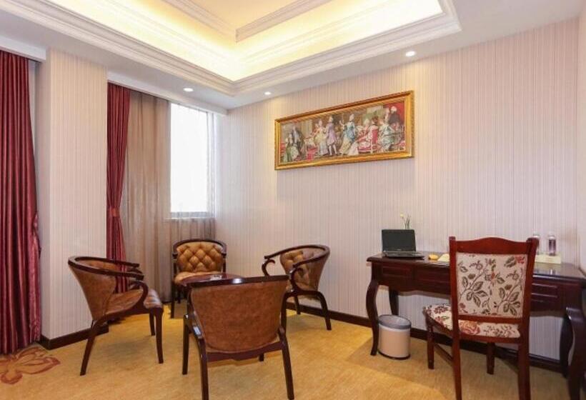Vienna International Hotel Shanghai Pudong Xinchang Old Town Subway Station