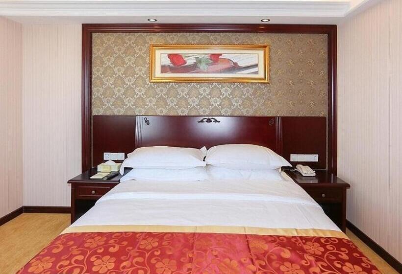 Vienna International Hotel Shanghai Pudong Xinchang Old Town Subway Station