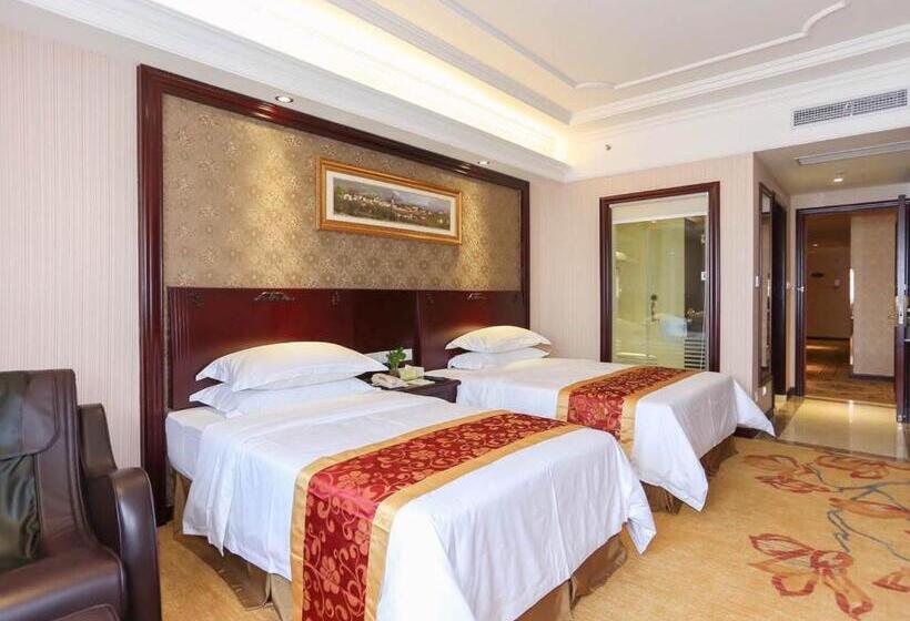 Vienna International Hotel Shanghai Pudong Xinchang Old Town Subway Station