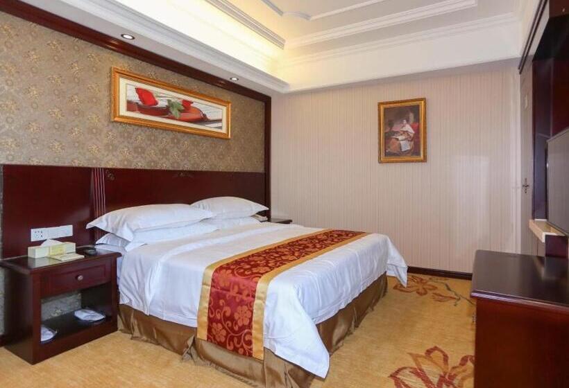 Vienna International Hotel Shanghai Pudong Xinchang Old Town Subway Station
