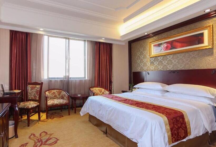 Vienna International Hotel Shanghai Pudong Xinchang Old Town Subway Station