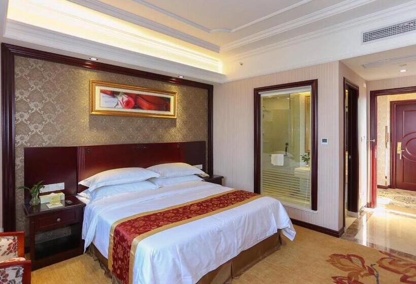 Vienna International Hotel Shanghai Pudong Xinchang Old Town Subway Station