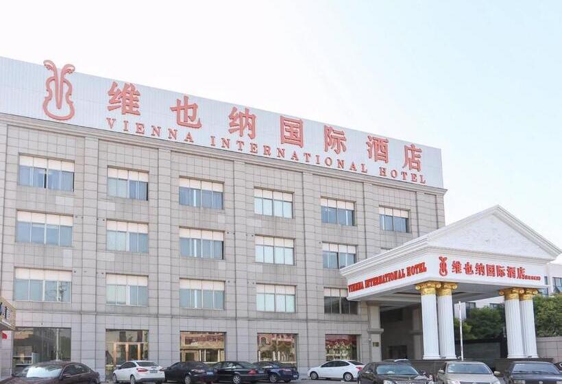 Vienna International Hotel Shanghai Pudong Xinchang Old Town Subway Station