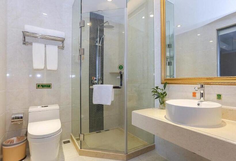 Vienna International Hotel Shanghai Pudong Xinchang Old Town Subway Station