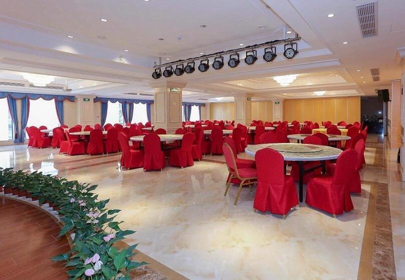 Vienna International Hotel Shanghai Pudong Xinchang Old Town Subway Station