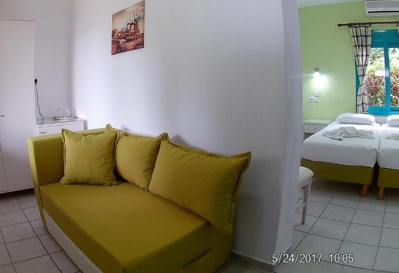 בית מלון כפרי Angeliki Beach