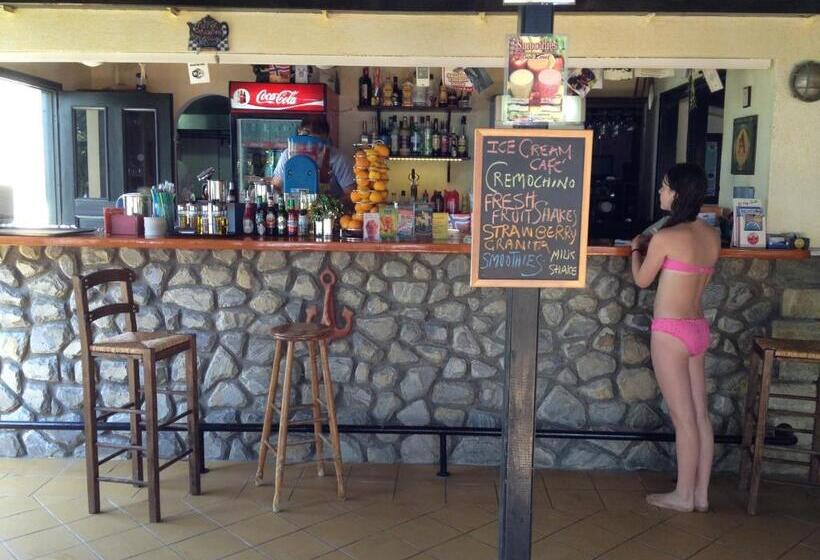 בית מלון כפרי Angeliki Beach