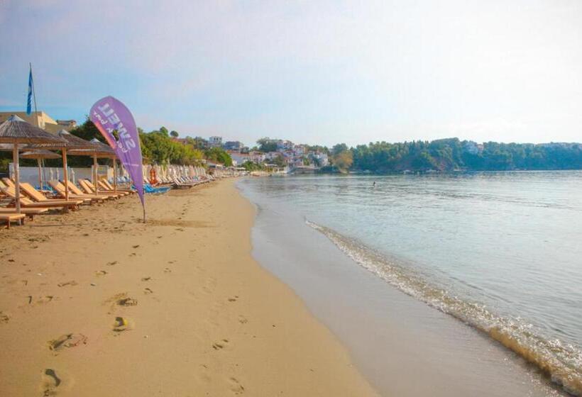 בית מלון כפרי Angeliki Beach