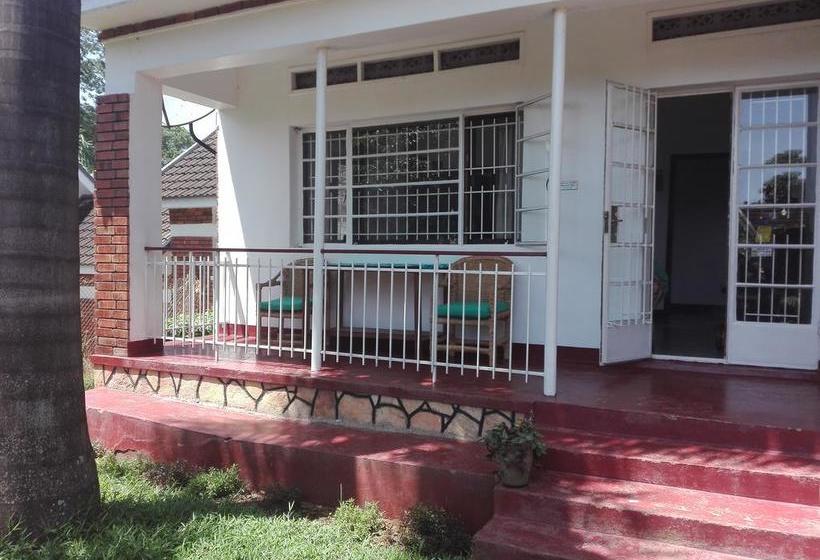 هاستل Sunbird Backpackers