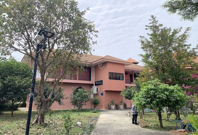 Busaya Resort & Cuisine