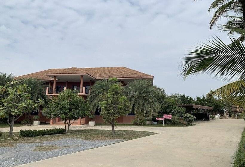 Busaya Resort & Cuisine