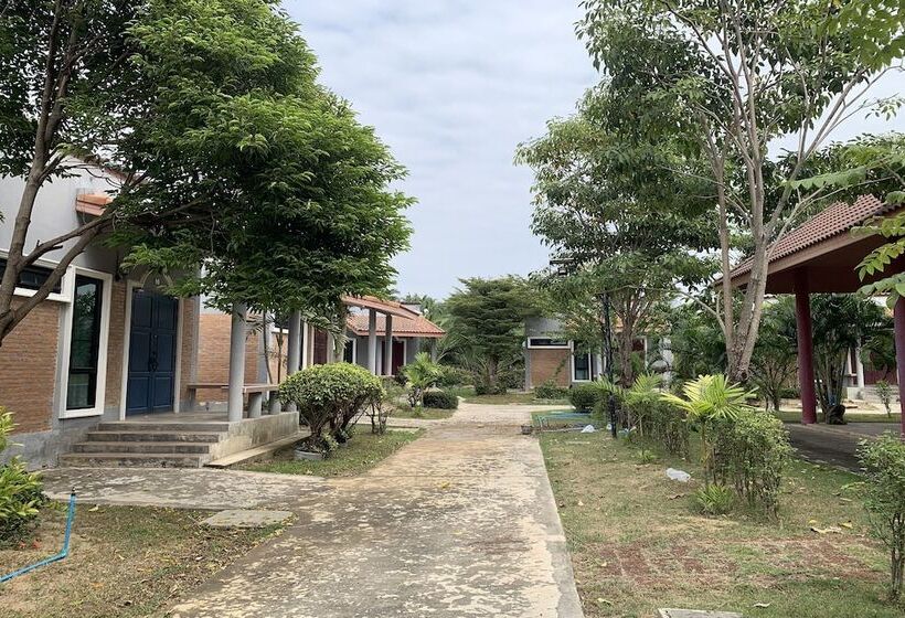 Busaya Resort & Cuisine