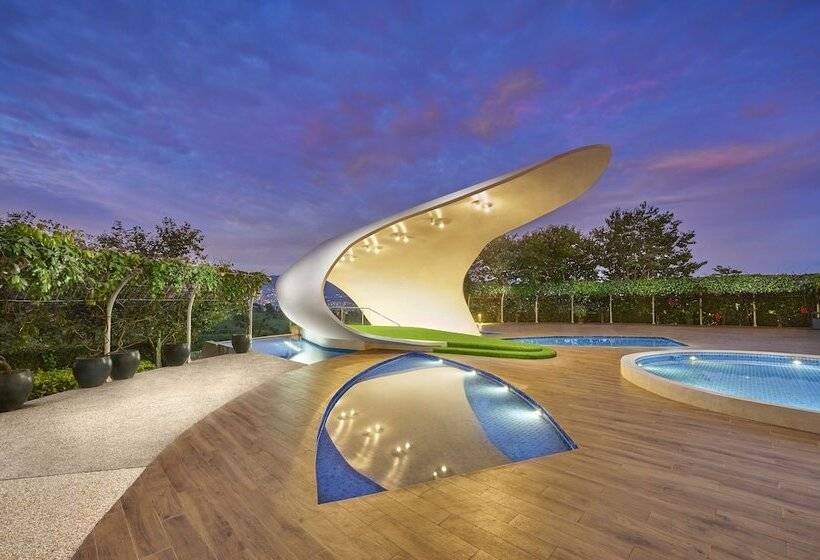 Golden Tulip Holland Resort Batu