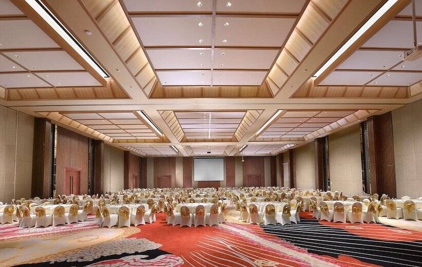 Golden Tulip Holland Resort Batu