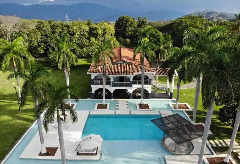 ホテル Arena Santa Fe De Antioquia