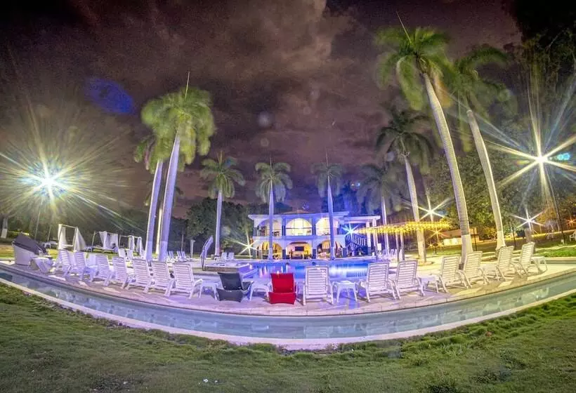 ホテル Arena Santa Fe De Antioquia