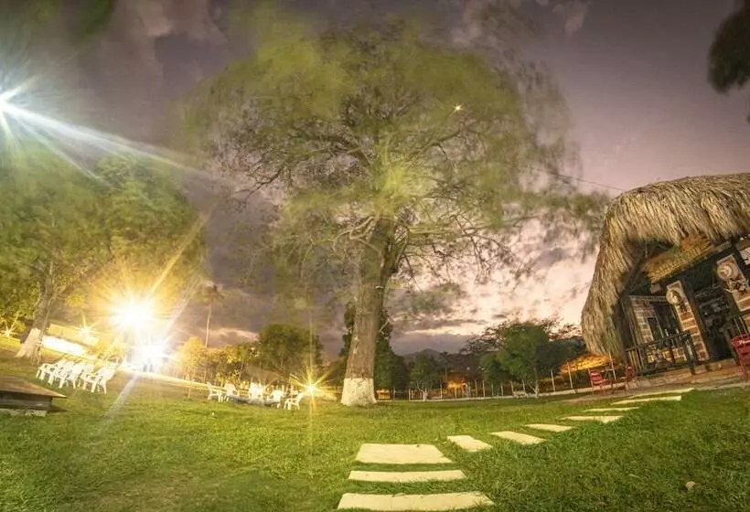 ホテル Arena Santa Fe De Antioquia