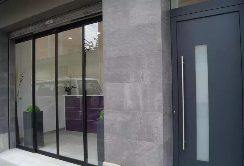 هتل Bed&breakfast 10 Girona