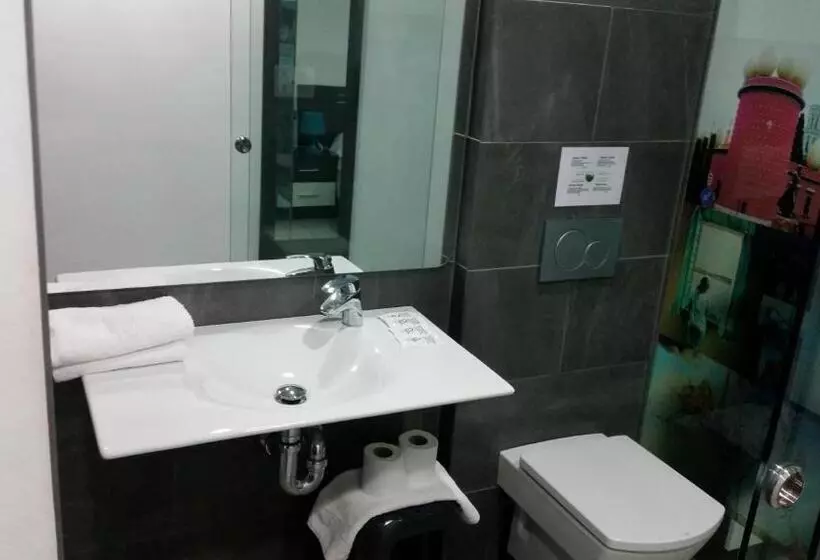 هتل Bed&breakfast 10 Girona