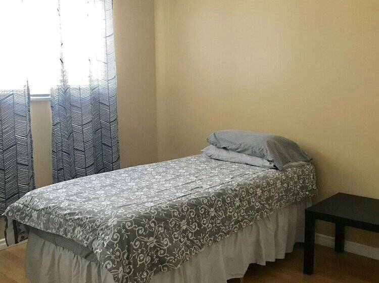 Szálloda Central Edmonton Private Rooms