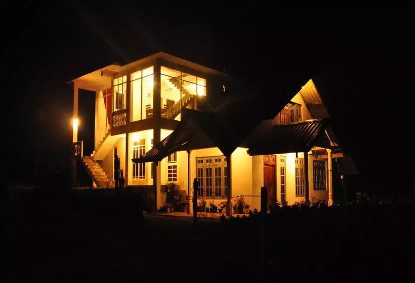 هتل Moonplains Hemaya Bungalow
