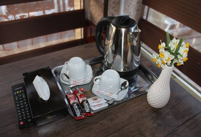 هاستل East House