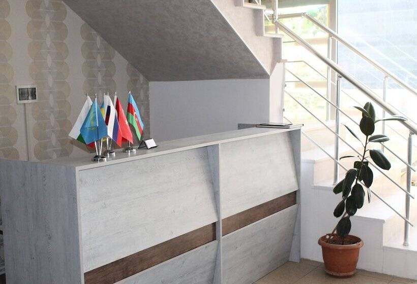 هاستل East House