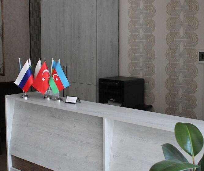 هاستل East House