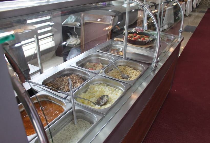 هاستل East House