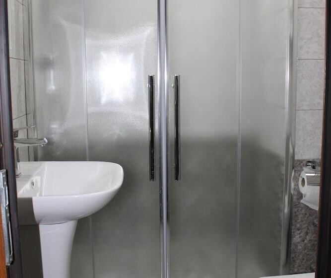 هاستل East House