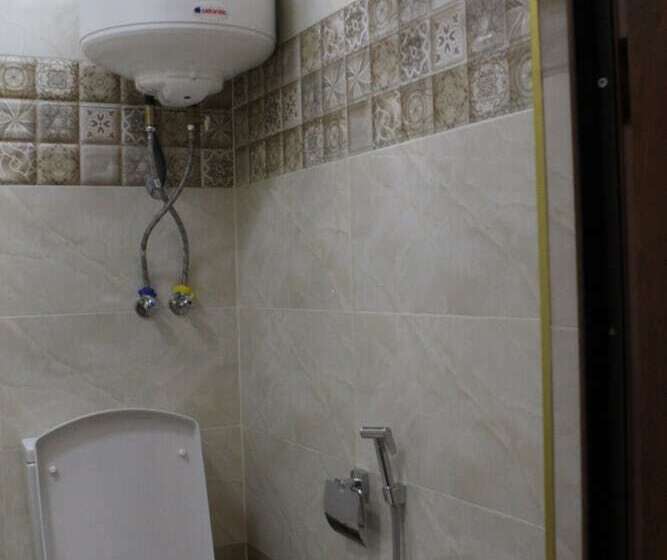 هاستل East House